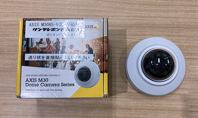 今回使用するカメラ Axis M3085-V